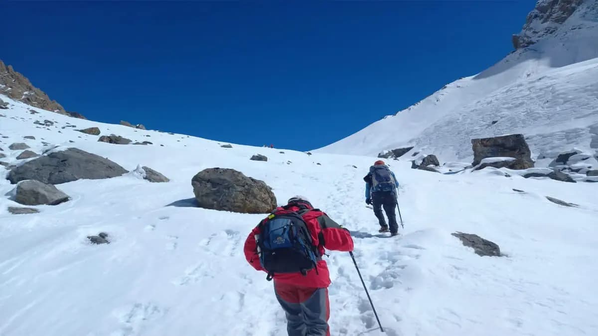 VOLUNTEER TREK IN NEPAL